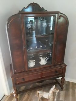 Gorgeous early 1900 's Antique China Cabinet