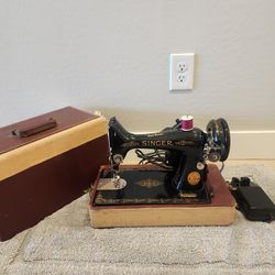 Singer Sewing Machine 1950s