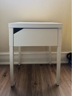 2 Mesa auxiliar -  2 Side tables
