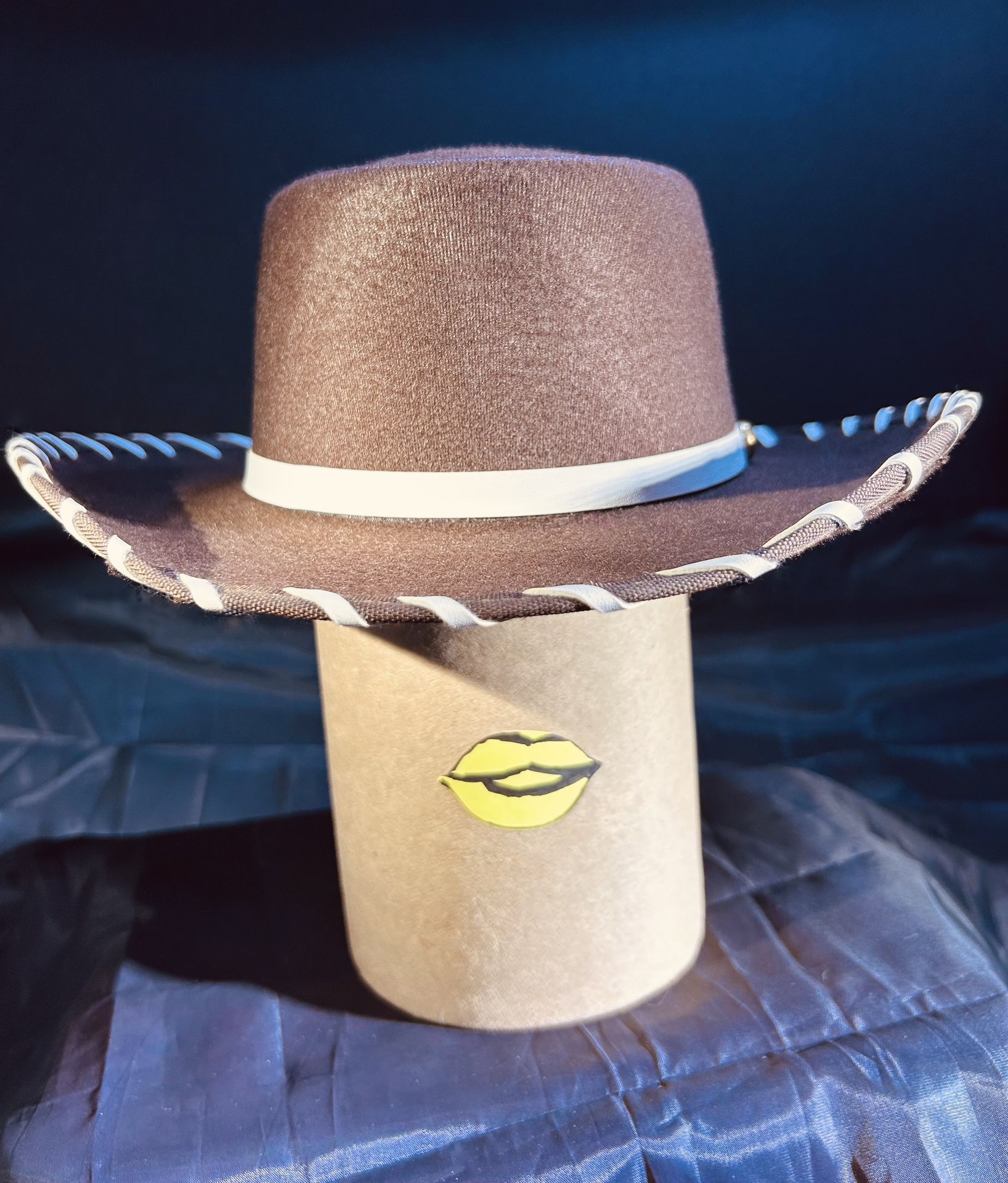 Brown Gambler’s Hat With White Band/Brim Lacing