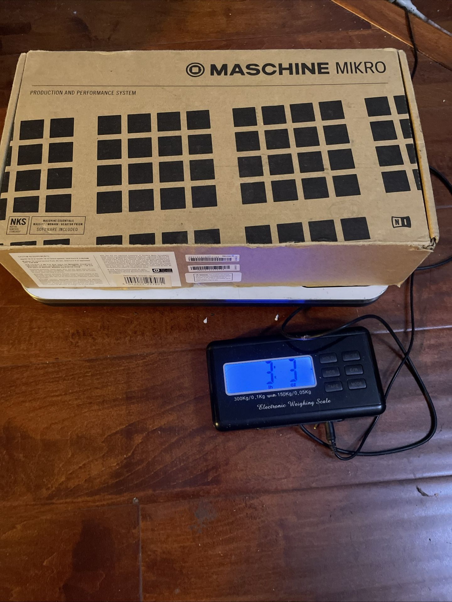 Native Instruments Maschine Mikro MK3 Groove Production Controller w/ Box