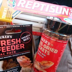 Tropical Reptisun Uva/uvb  Reptile Light And Feeder Insects 