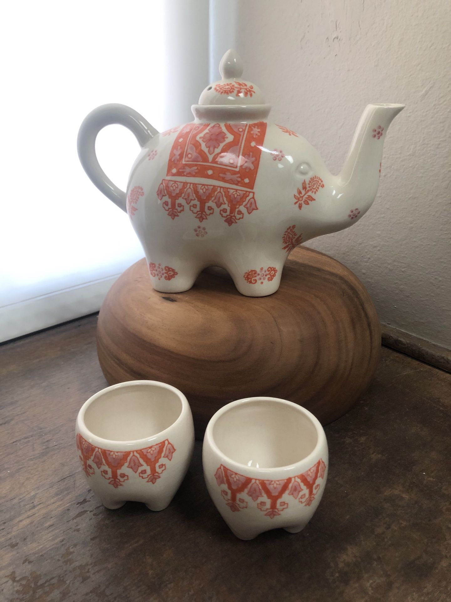 Elephant tea pot & cups