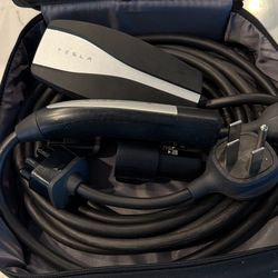 Tesla Universal Mobile Connector 