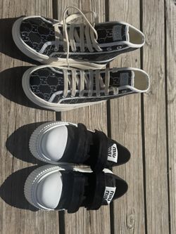 Brand New. Size 8. Never Worn. Dupes .