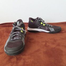 Nike Boys Kyrie Flytrap 5 DD0340-002 Black Basketball Shoes Sneakers Sz 6Y