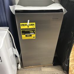 Vissani Mini Fridge 