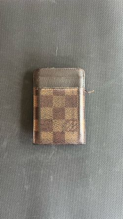 LV card holder in great condition