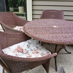 Wicker Patio Table w 5 comfy Chairs And Cushions