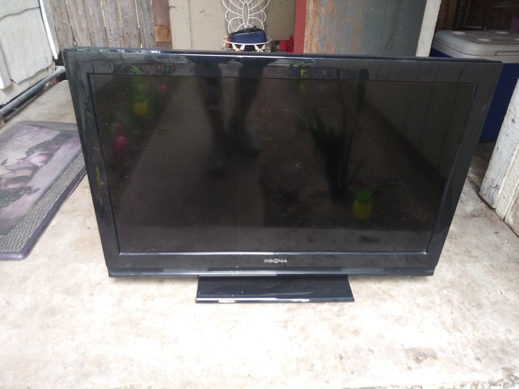 "Insignia" LCD 32 inch Flat Screen TV