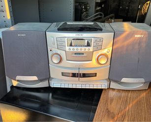 Vintage boombox w/ detachable speakers