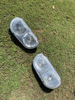 2010 Dodge Challenger R/T Headlights