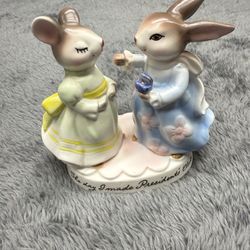 Vintage Precious Moments Avon Presidents Club 1980 Figurine! 