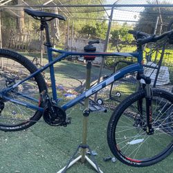 GT MOUNTAIN BIKE
