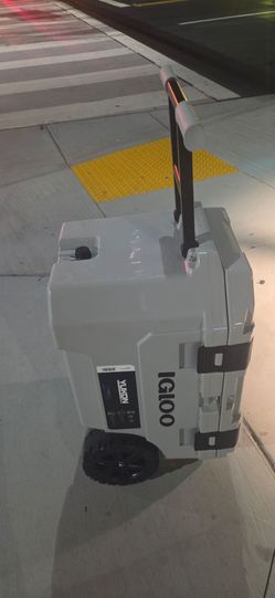 IGLOO COOLER 65qt 61 l NEW