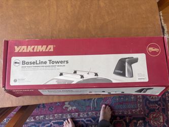 Yakima Baseline Towers with clips and locks