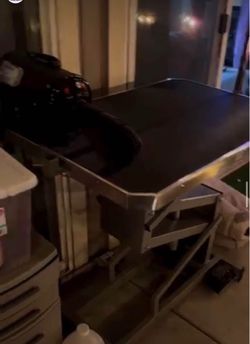 grooming table