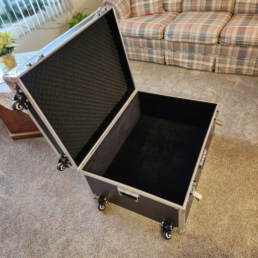36x26x16.5 Inch Brand New Storage Utilty Travel Trunk With Wheels