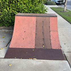 Skate ramp 