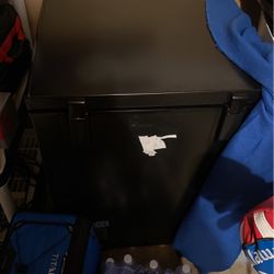 6 Cubic Foot Freezer   Used Once 