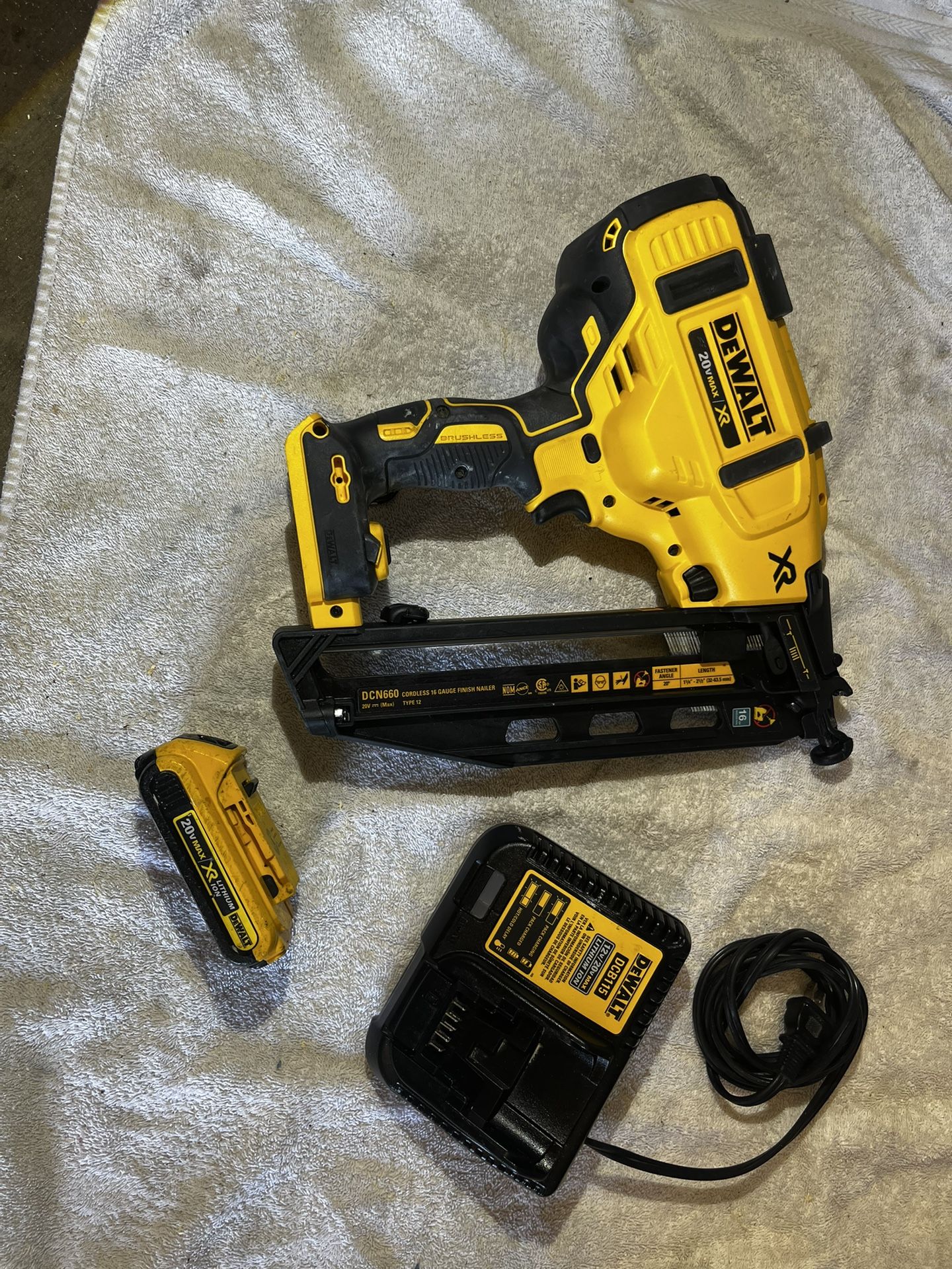DEWALT Angled Gun 16 Gauge Cordless