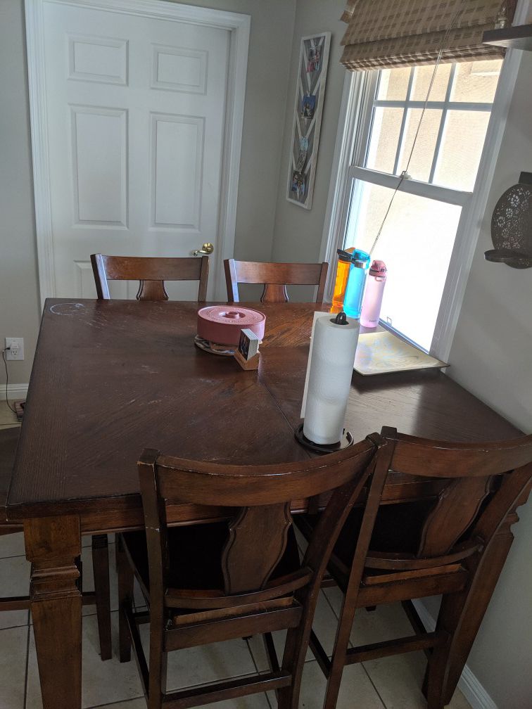 Dining Table - 75$