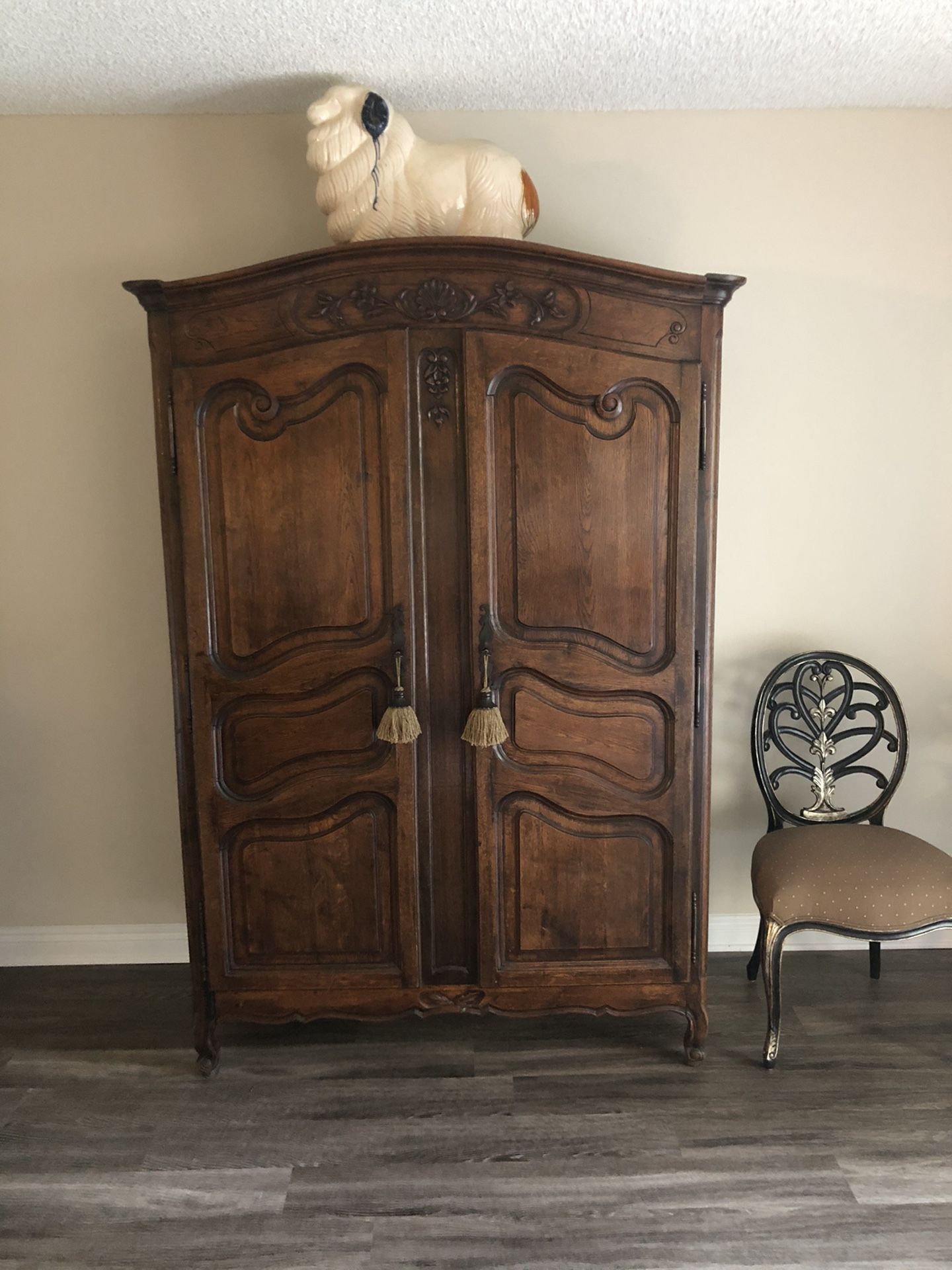 Large armoire