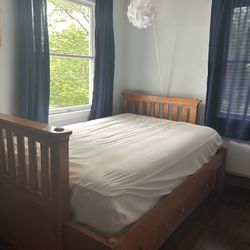 Solid Wood Bed Set (MAKE AN OFFER!)