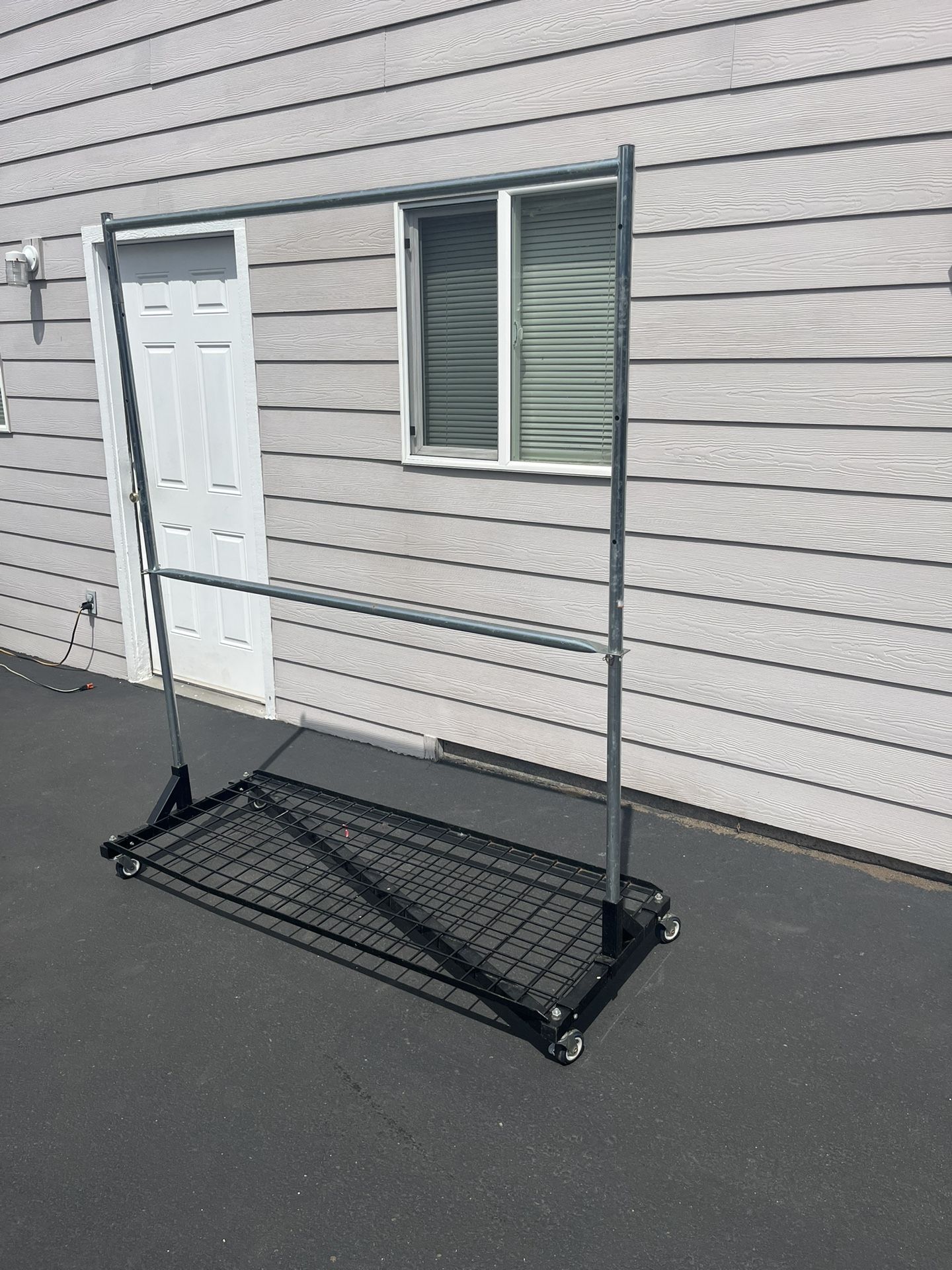 Portable clothes rack