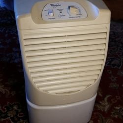 Whirlpool AD-40D2 Humidifier. Good Condition Runs Nice And Quiet