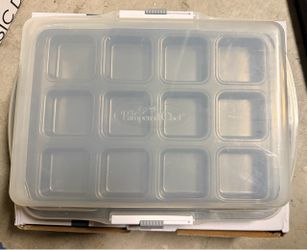 Pampered Chef 12-well nonstick brownie pan with locking storage/carrier lid