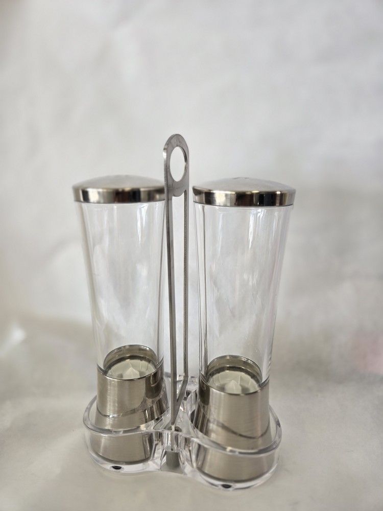 Pampered Chef Salt And Pepper Grinder Set With Stand