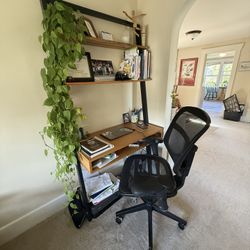 Leaning Desk