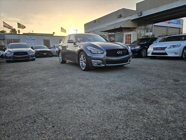 2017 INFINITI Q70