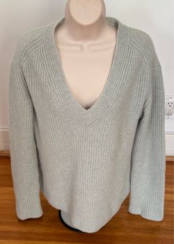 Vince 100% cashmere Robins egg color V-neck ribbed sweater, size M