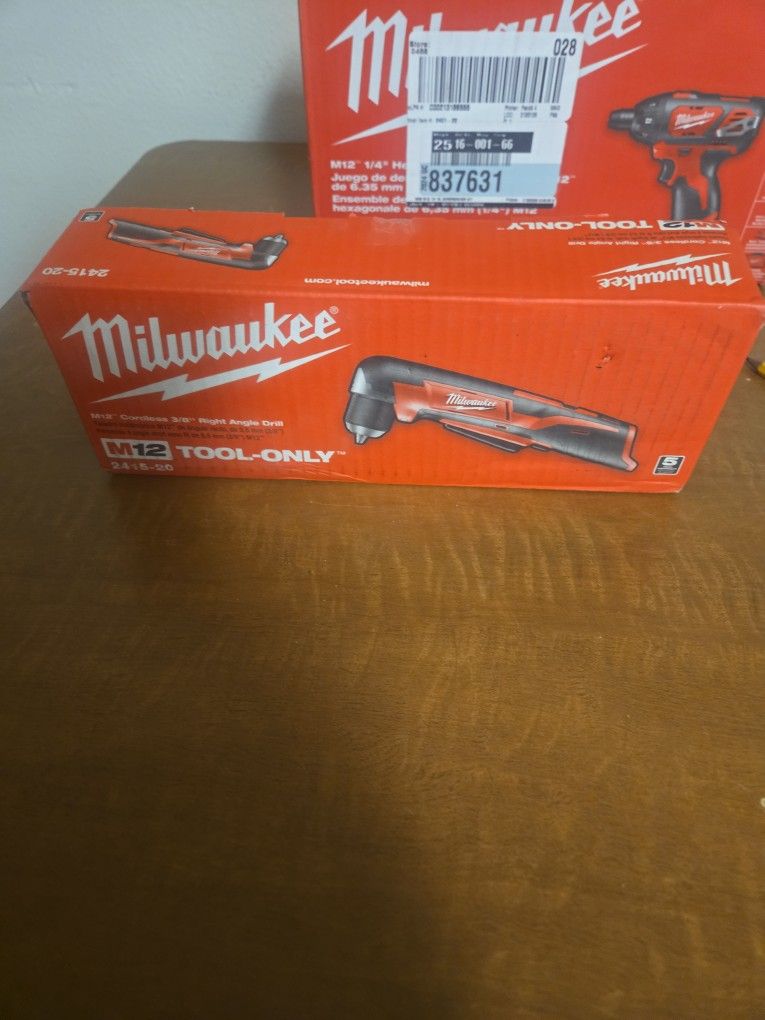 Milwaukee M12 Cordless 3/8 Right Angledrill And M12 1/4 Hex Screwdriver Kit