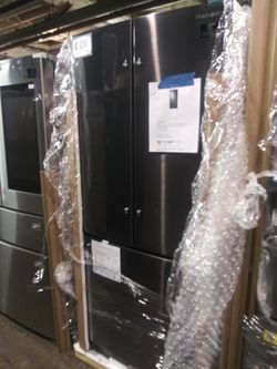 NEW Samsung 33 in french door refrigerator in fingerprint resistant black stainless and counter depth