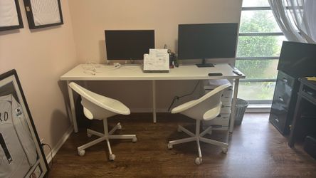 Modern White Table with 2 Swivel Chairs for Sale