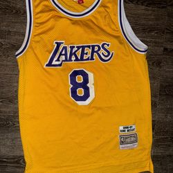 Men’s Medium Kobe Jersey
