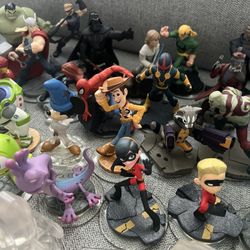 Nintendo Disney Marvel Infinity Wii U Games & Figures