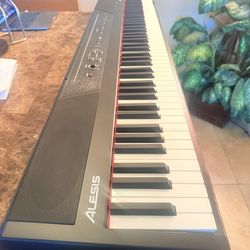 Alesis Recital - 88 Key Digital Piano Keyboard with Semi-Weighted Keys, 2x20W Speakers, 5 Voices, Split, Layer and Lesson Mode, FX and Piano Lessons B