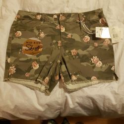 Woman Short Pant Mid Rise Size 10 New