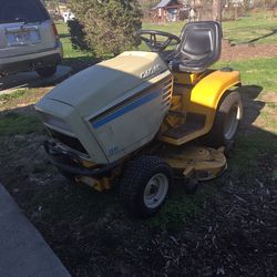 Cub Cadet 1541 lawn tractor