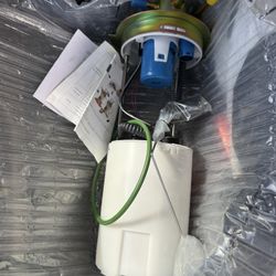 Gas Fuel Pump Module Assembly for 2004 2005 Chevrolet Silverado GMC Sierra 1500