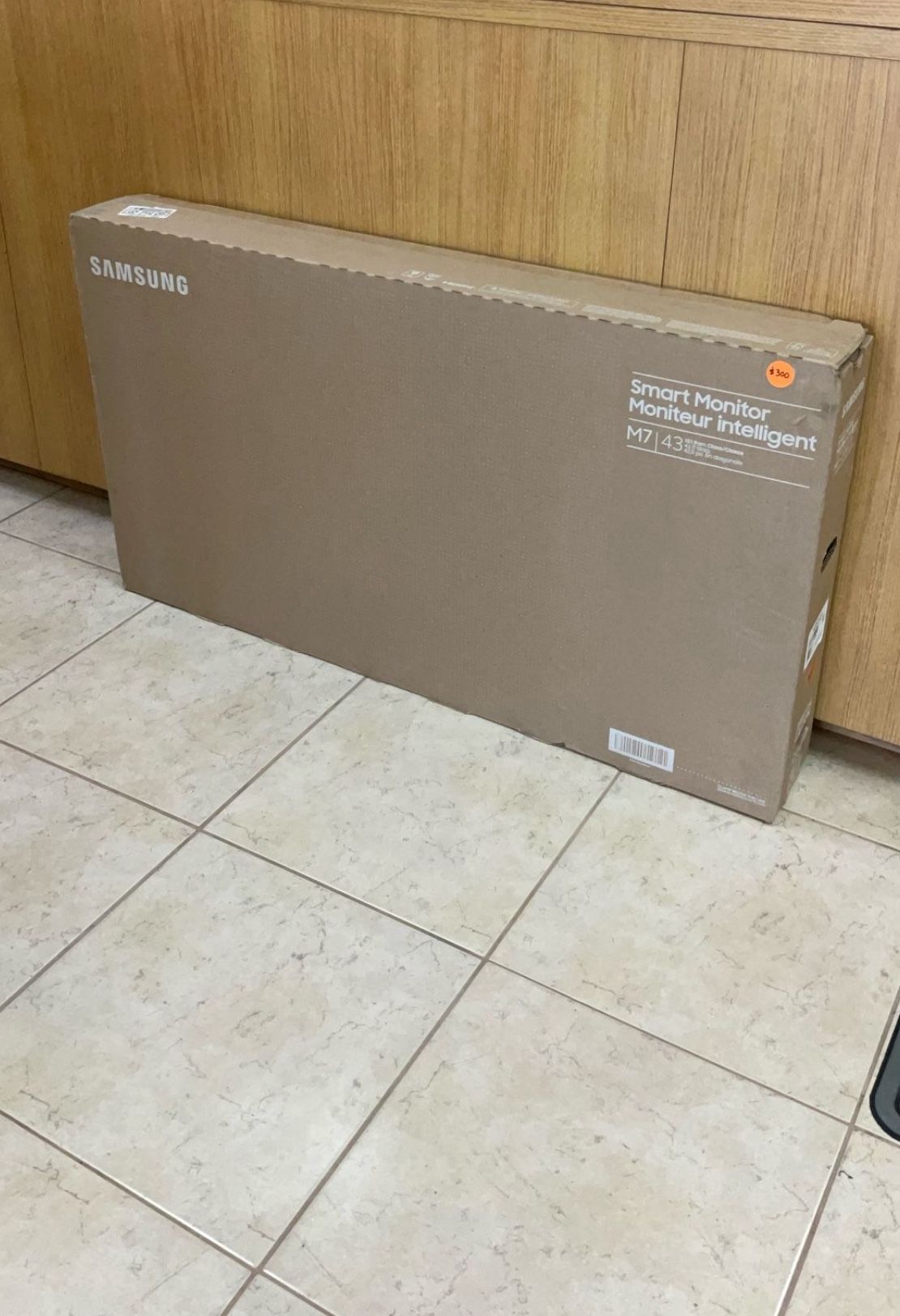 43” SAMSUNG M7 SMART MONITOR.