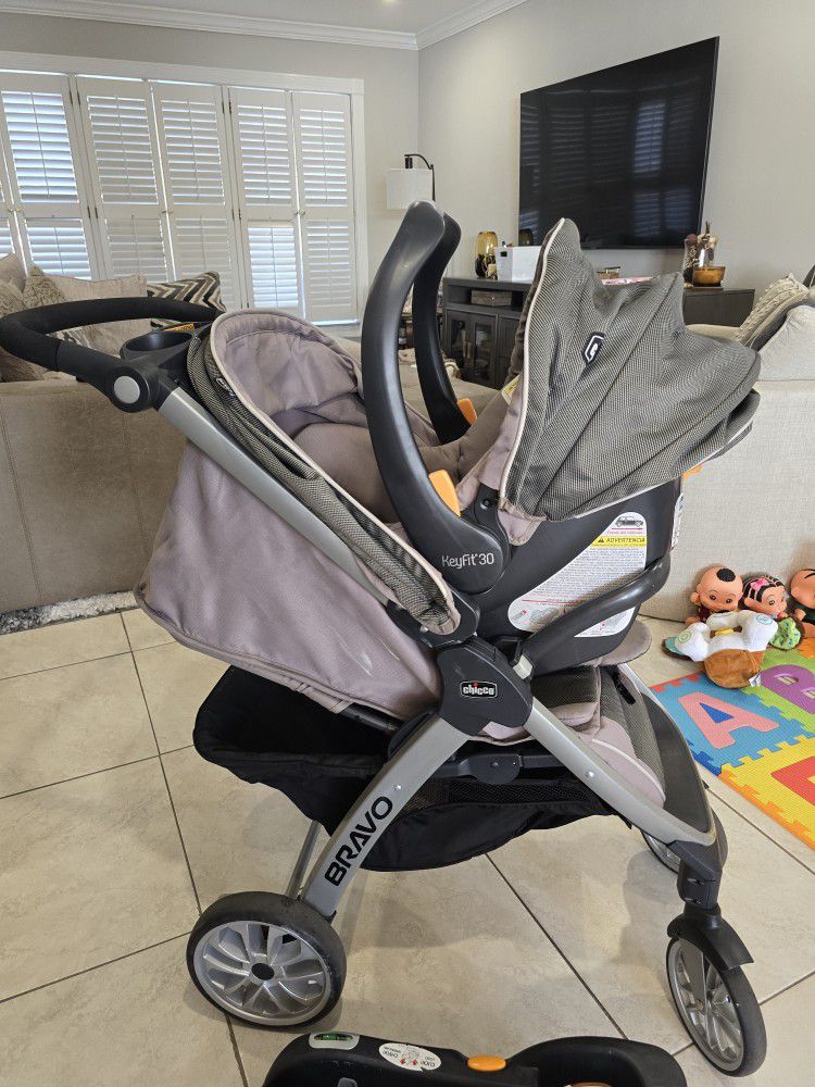 CAR SEAT AND STROLLER Chicco BRAVO 