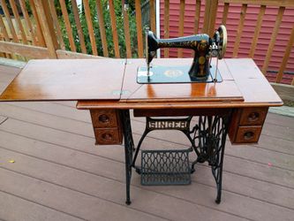 Antique 1906 Lotus Decal Singer treadle Model #66