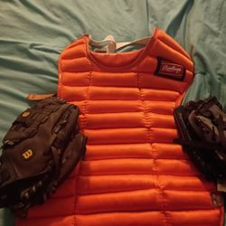 Catcher Gear With 2 Left Gloves 