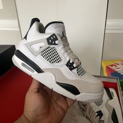 Jordan 4 Military Black 