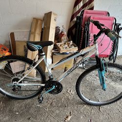 Huffy Rallye Descent 26" 18-speed Mountain Bike